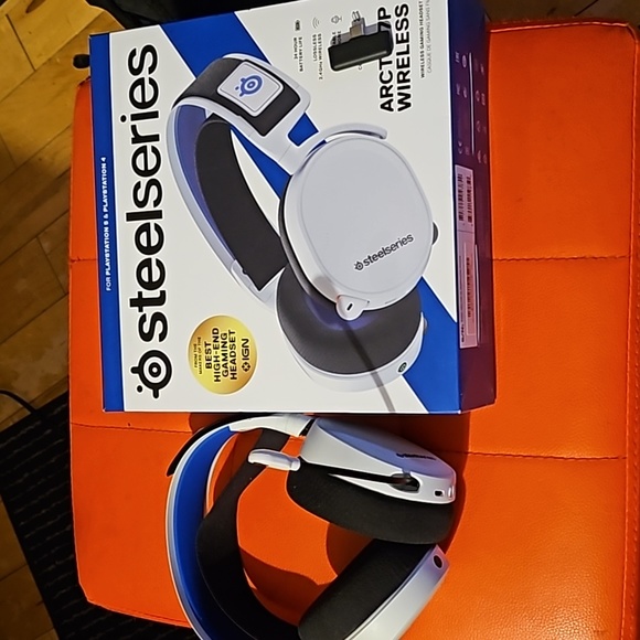 ARCTIS 7P WIRELESS GAMING HEADPHONES.